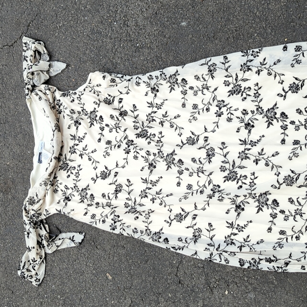 California concepts black and cream dressy dress